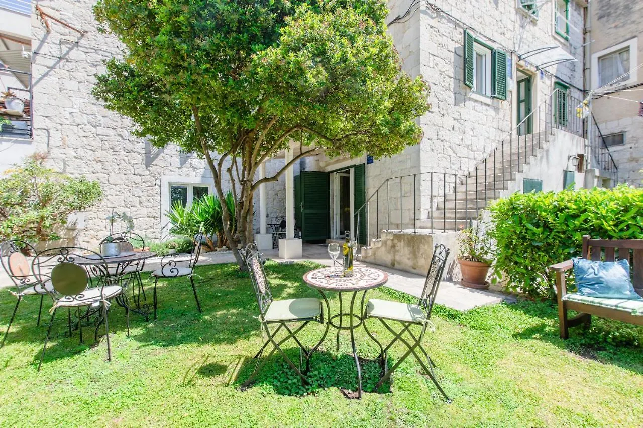 Jes Old Town Luxury Rooms Split