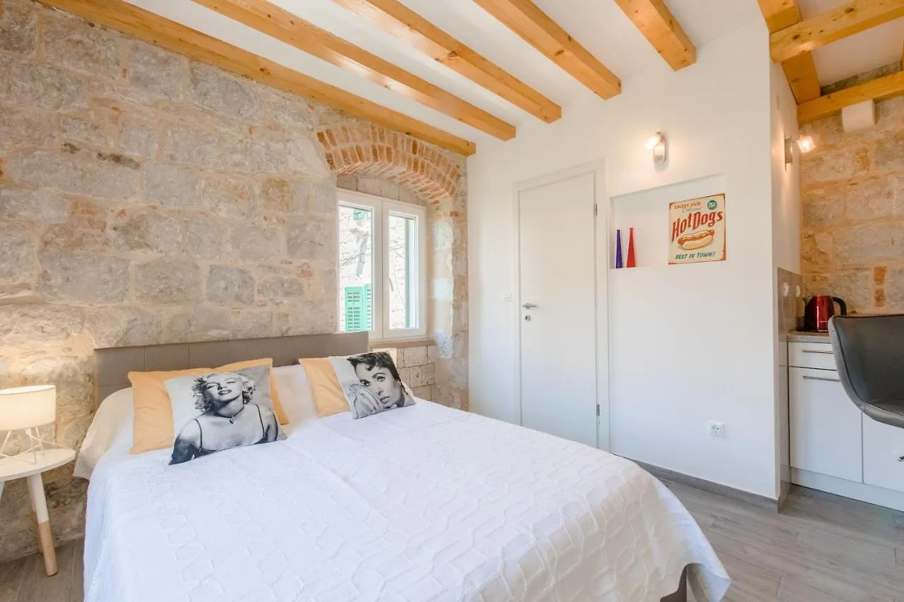 Jes Old Town Luxury Rooms Split